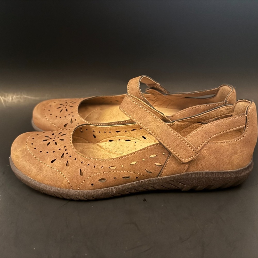 Easy Spirit Womens Mary Jane Comfort Flats Hook and Loop Strap Tan Size 7 - Picture 2 of 8